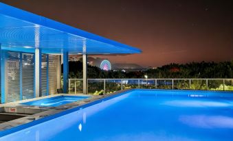 Lux Retreat - Sauna Pool & Prime Location