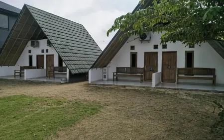 Villa Blue Ocean Tanjung Lesung Отели в г. Пандегланг