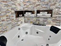 2H Hotel - Hot Tub
