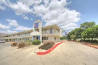 Motel 6 San Antonio, TX Six Flags Fiesta TX/La Cantera Area Hotels in San Antonio