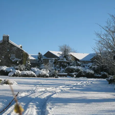 Best Western Plus Lancashire Manor Hotel Отели рядом с достопримечательностью «Ноузли-роуд»