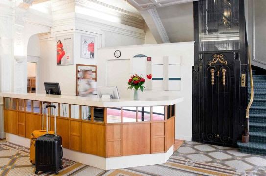 호텔 조식 뷔페 전경