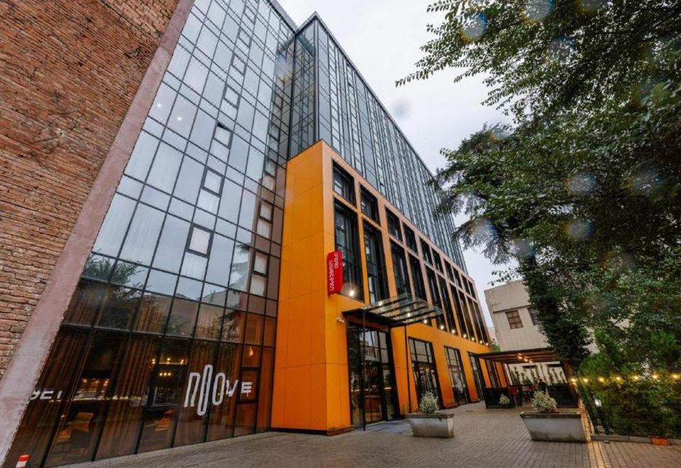 2. 이비스 트빌리시..