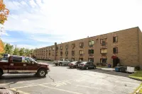 La Mirage Motor Inn - Motels