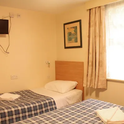 Colliers Hotel Các khách sạn gần Phố mua sắm Kings Road
