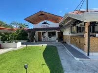 Parrot Resort Moalboal