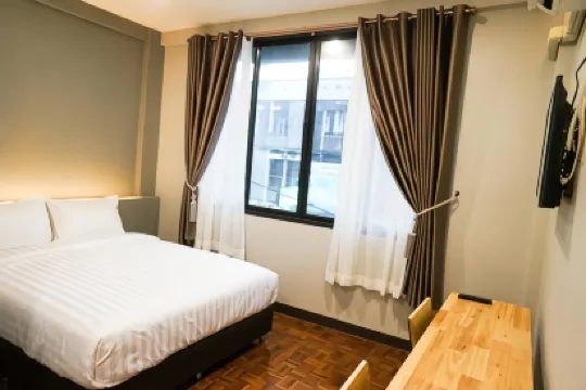 ลักซ์รูมส์ ไนท์บาซาร์