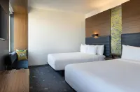 Aloft Wichita Hotel in zona The Keeper of the Plains