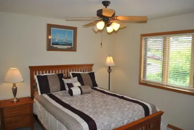 Downtown Bayfield. First & Washington Condo #203 Sleeps up to 8 Lake Views!