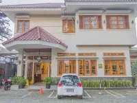 RedDoorz Near Simpang Dago 2