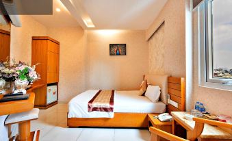 S79 Happy Hotel