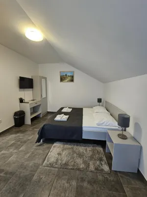 Filipovic Rent a Car & Apartments Hotels in Селниця-Щитар'євська