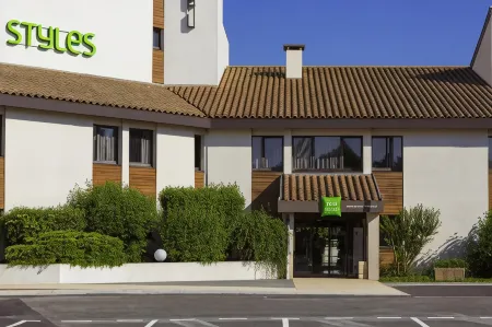 Ibis Styles Niort Poitou-Charentes Отели в г. Ле Фос