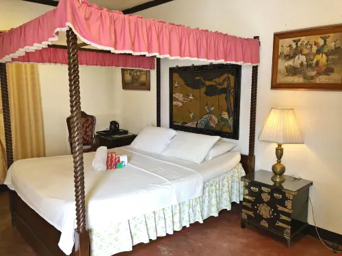 Casa de Carlo Hotels in Laurel