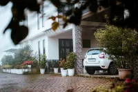 Akim Homestay - parking