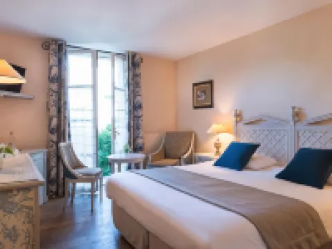 Hôtel Aux Vieux Remparts the Originals Relais Hotels in Provins