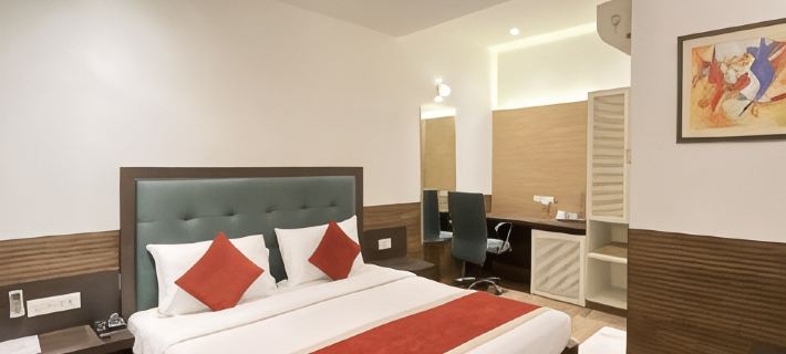 Status Business Hotel - Naveen Market Hotels in Kanpur
