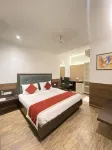 Status Business Hotel - Naveen Market