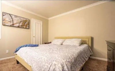 Relaxing Condo w/ free parking - Just a 5 Min Drive to Old Town!