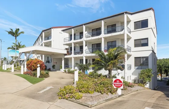 拉莫爾假日公寓酒店