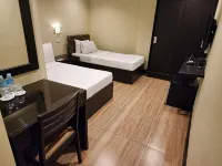 Green Glass Hotel - parking