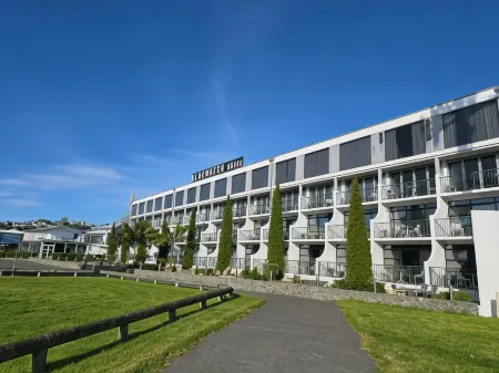 Bluewater Hotel Отели в г. Нейпир