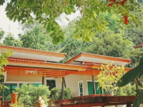 Baan Bhuriwat Kiriwong Hotels in Lan Saka