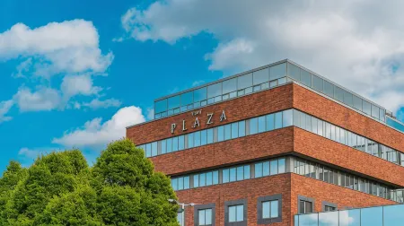 Plaza Hotel Tallaght Отели рядом с достопримечательностью «Церковь Святого Аудоена»