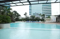 Menara Peninsula Hotel - Pools