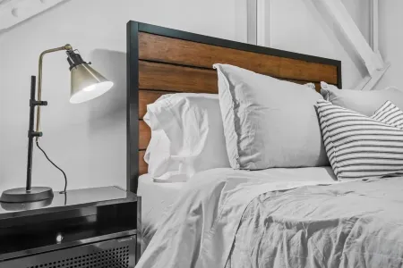 Hogs Hideaway On Dickson St. Отели рядом с достопримечательностью «Арканзас Эр энд Милитари Музеум»