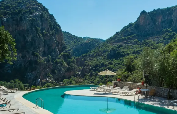 厄納格榮生態旅遊村