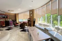 Front One Hotel Airport Solo