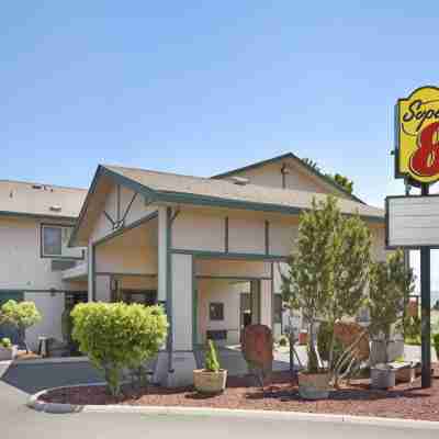 Super 8 by Wyndham LaGrande Hotel Exterior