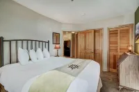 Silver Mill 8167-1Br-Walk to Slopes! Kids Ski Free! 1 Bedroom Condo by Redawning