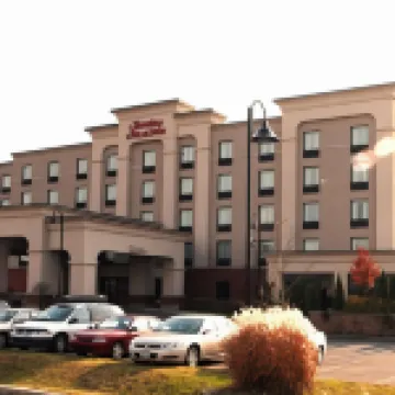 魁北克拉瓦爾希爾頓歡朋套房酒店