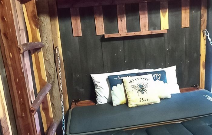 Bunkhouse with AC at B Berry Farms & Co in Elkland, Mo