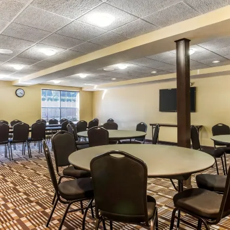 Comfort Inn & Suites Ballpark Area