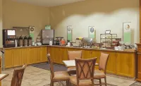Comfort Inn & Suites Cuyahoga Falls - Akron - breakfast