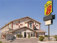 Super 8 by Wyndham Carlsbad - Uima-altaat
