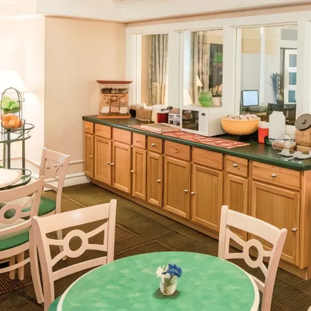 Days Inn & Suites by Wyndham Arlington Heights