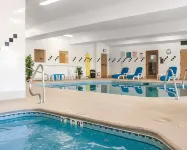 Comfort Suites Airport - Pool