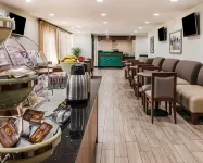 Quality Inn & Suites Warren - Detroit - parking