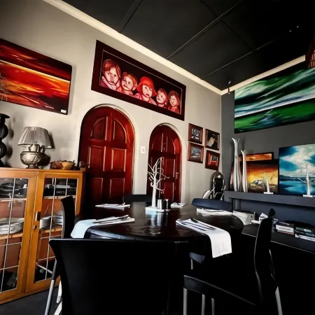 44 on Ennis Guest Lodge and Restaurant -
