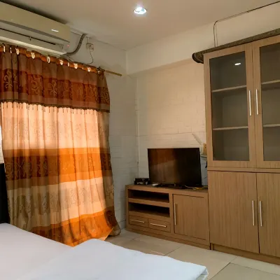 RedLiving Apartemen Sentra Timur - YN Idea Property Tower Kuning Hotel berhampiran Stesen Cakung
