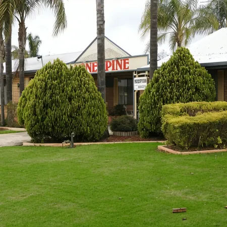 Lone Pine Motel
