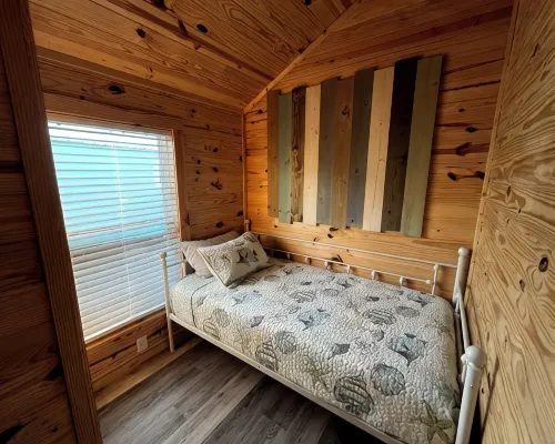 Charming 2-bedroom PET FRIENDLY cabin in Steinhatchee Hotels in Steinhatchee