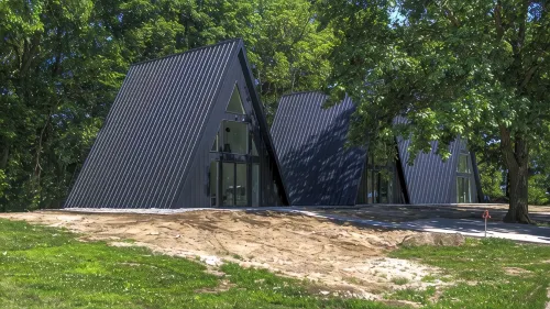 New A-Frame Cabin by Des Moines: Milkweed theme - 3-Star