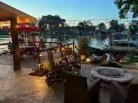 HEAVENLY Portage Lakes water front 4-bedroom cottage with HOTTUB, dog friendly! - Boutique