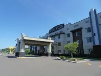 Metropolis Resort - Eau Claire - parking