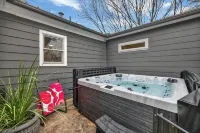 Harley House with Hot Tub & Grill - Historic District - 5-Star